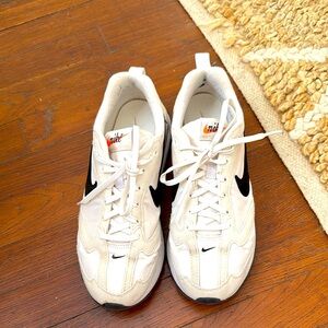 Nike White and Black Sneakers size 8